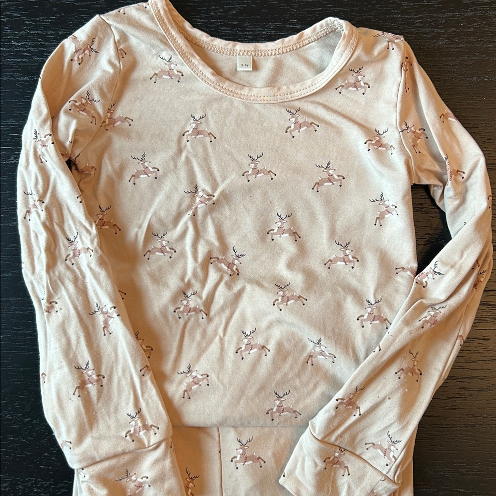 Rylee + Cru Cream Pajama Set with Star Print - Picture 5 of 6